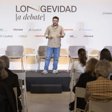 El biólogo molecular Manuel Collado abrió la jornada con su ponencia La ciencia de vivir 100 años. FOTO: Chus García. 