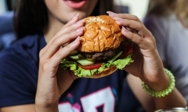 mujer-hamburguesa