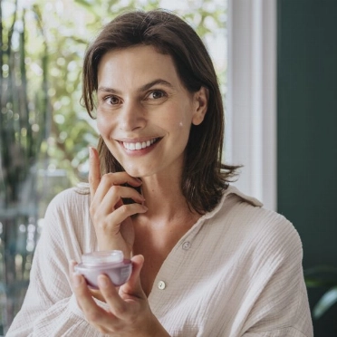 Las pieles más finas, claras y seca, así como los rostros de facciones suaves son más propensos a mostrar descolgamiento y flacidez. FOTO: Pexels