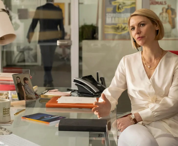 menopausia-oficina-empresas Claire Danes, 46 años, en la oficina.