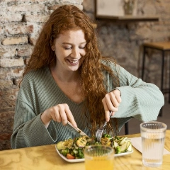 La clave para disfrutar de una vida larga y saludable está en priorizar el consumo de proteína vegetal en la etapa adulta. FOTO: Freepik. La clave para disfrutar de una vida larga y saludable está en priorizar el consumo de proteína vegetal en la etapa adulta. FOTO: Freepik.