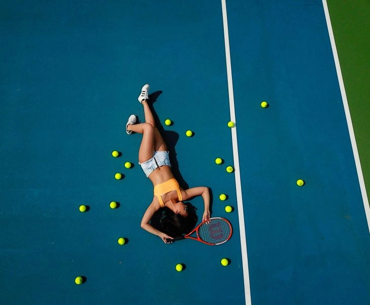 jeff-cadestin-wRXJuof2eD4-unsplash mujer a la que le da pereza entrenar