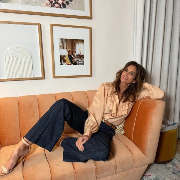 Cindy Crawford, 59 años, demuestra que se puede llevar largo el pelo a partir de los 50