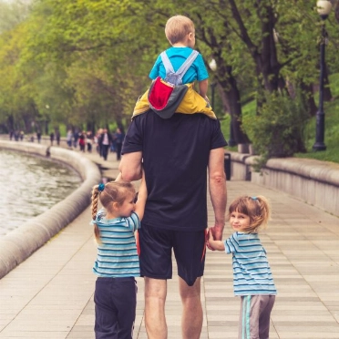 Aunque los mecanismos exactos aún no están completamente claros, se cree que, a partir de los 40‑45 años, el esperma acumula más fragmentación del ADN y mutaciones epigenéticas. FOTO: Unsplash