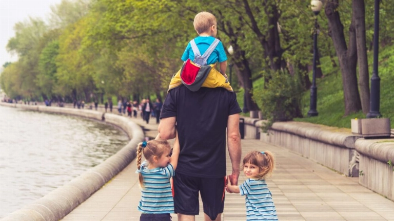 Aunque los mecanismos exactos aún no están completamente claros, se cree que, a partir de los 40‑45 años, el esperma acumula más fragmentación del ADN y mutaciones epigenéticas. FOTO: Unsplash