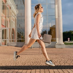 Un paseo cualquiera… hasta que cambias el ritmo y se convierte en cardio japonés. FOTO: Freepik. 