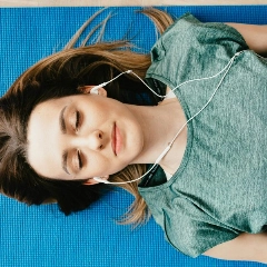 Estudios recientes muestran que incluso sesiones muy cortas (de apenas 10 minutos) pueden generar beneficios tangibles: más concentración, mejor rendimiento y una recuperación física más rápida. Foto: Karolina Grabowska / Pexels