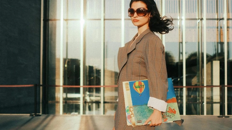 El junk journaling es crear un diario personalizado con material de reciclaje, y ayuda a mejorar la concentración. FOTO: Pexels/ ©Mert Coskun.