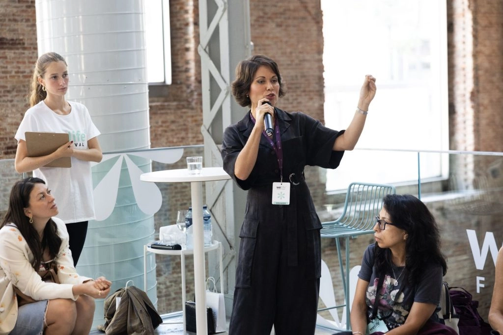 La ginecóloga Ana Belén Rizo llevó a cabo un taller sobre salud femenina con EmpowerRF 
