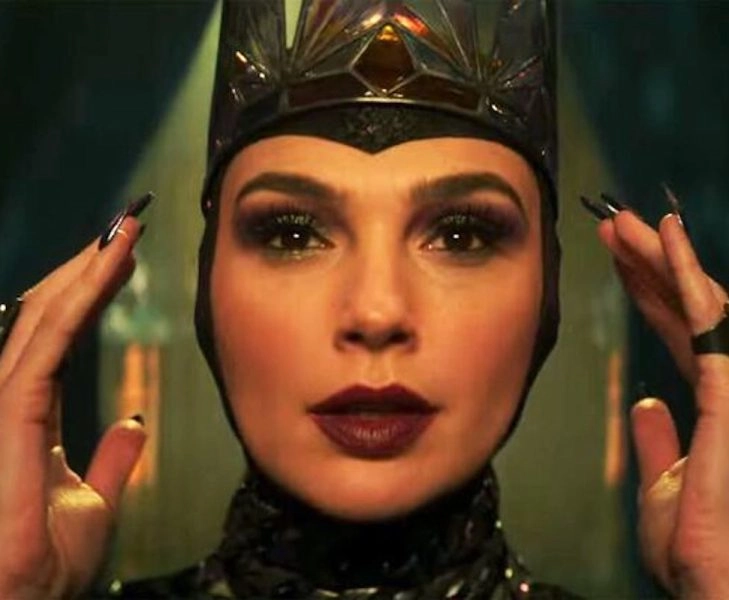 Gal Gadot, la madrastra de Blancanieves y su piel perfecta