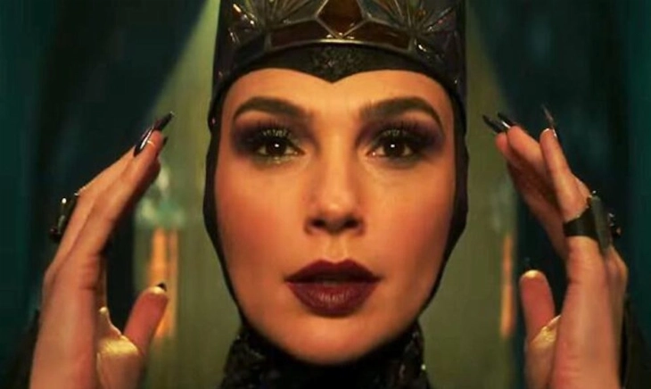 Gal Gadot, la madrastra de Blancanieves y su piel perfecta