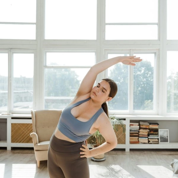 Rutina de estiramientos en casa, clave cuando te preguntas por qué no bajo de peso