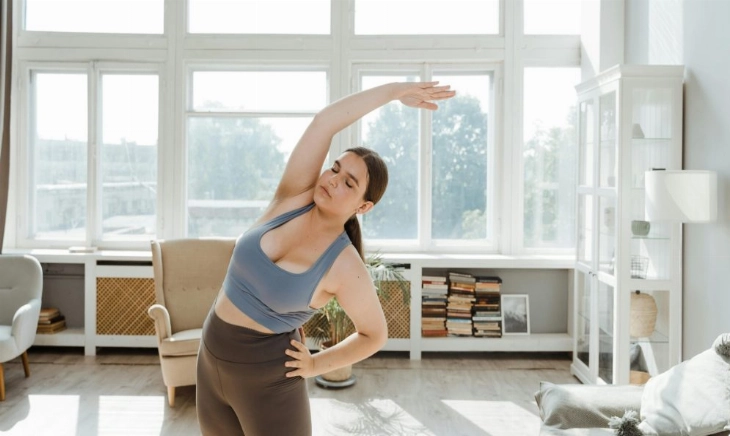 Rutina de estiramientos en casa, clave cuando te preguntas por qué no bajo de peso
