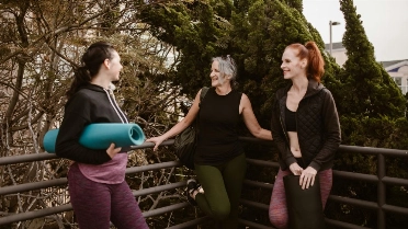 Entre estiramientos y confidencias, la menopausia suena a conversación fresca, no a tabú. Foto: Rdne / Pexels