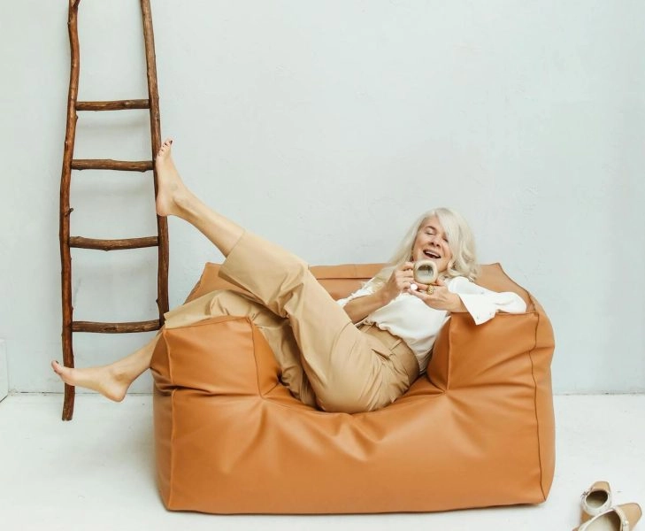 sofocos menopausia Mujer de mediana edad que ha logrado dormir mejor en la menopausia