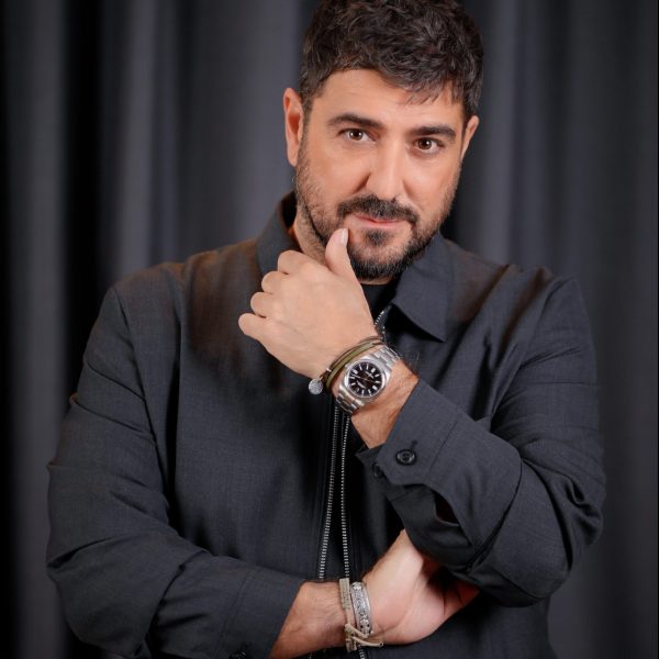 La fama no concede un superpoder contra la depresión, la ansiedad o el burnout. De hecho, da bastantes más papeletas para sufrirlos. La salud mental de Antonio Orozco bien lo sabe. FOTO: D.R.