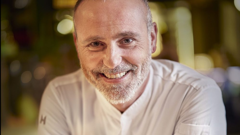 Rodrigo del la Calle Rodrigo de la Calle y sostenibilidad son casi sinónimos. Desde su restaurante El Invernadero de Madrid hace apostolado por la cocina Km0 y los platos con sabores vegetales sorprendentes.
FOTO: Cortesía de Rodrigo de la Calle.