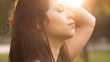 El bienestar no siempre se aprende; a veces basta con dejar que la luz haga su parte. Foto: Ingrid Santana / Pexels