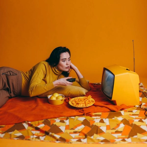 Tomar tentenpiés saludables o guarrear, esa es la cuestión. El tentempié de media mañana también puede aportar buenos nutrientes.