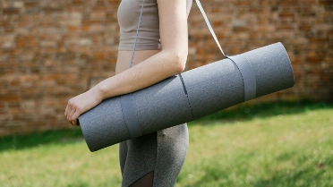 Mujer yoga El yoga no puede faltar en WeLife Tour Bilbao 2025. Foto: Mart Productions en Pexels.