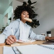 comer con prisas y multitarea dificulta la respiración y la digestión