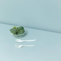 La estética del control también se sirve en plato pequeño. En la era del bienestar visual, comer poco se disfraza de estilo de vida saludable y se comparte como inspiración. Foto: Polina Tankilevitch / Pexels