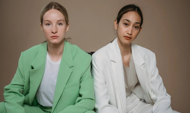 Dos mujeres descubren los beneficios del persón