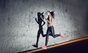 Madrugar para entrenar o hacer burpees a las 5 de la mañana