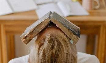 Álex Rovira explora los mitos griegos como guía contemporánea para entender las emociones y desafíos de la vida moderna