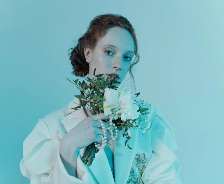 pexels-cottonbro-7300355 Mujer con hinchazón por emociones