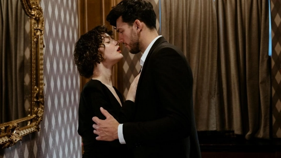 Mujer con deseo sexual porque toma testosterona en la menopausia