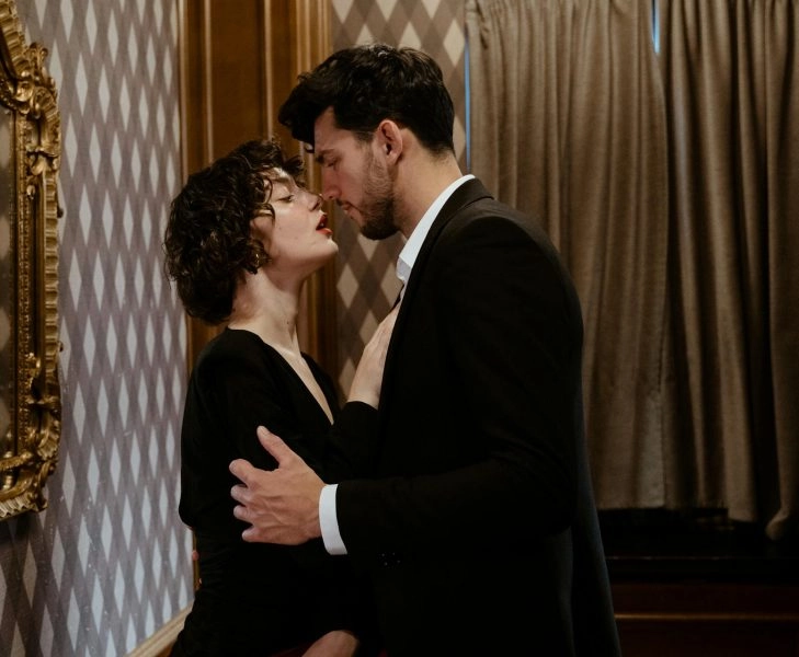 Mujer con deseo sexual porque toma testosterona en la menopausia