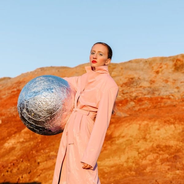 Mujer con mucha fuerza de agarre