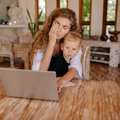 Intentar relajarse también cansa: ahora hasta el descanso tiene checklist, apps y recordatorios. Foto: Yan Kurukov / Pexels