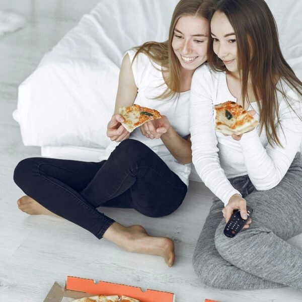 Cenar viendo series de televisión