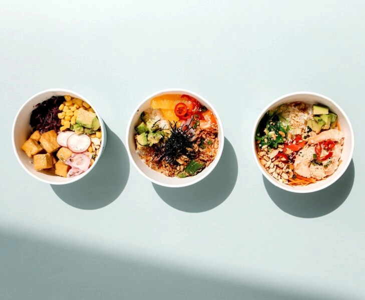 falsos platos healthy Bowls de alimentos coloridos, típicos de Instagram, cuya apariencia saludable puede ocultar un exceso de azúcares y calorías.