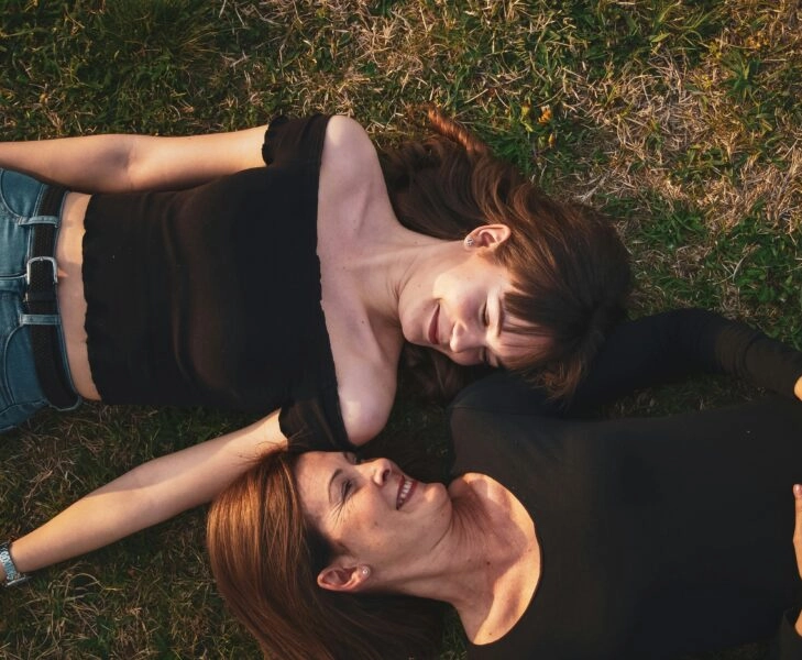 genetica epigenetica menopausia Madre e hija mirándose