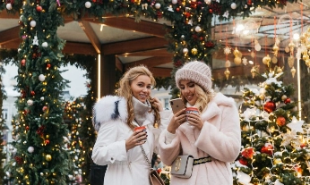 Dos mujeres en Navidad y sin odio a los Reyes Magos