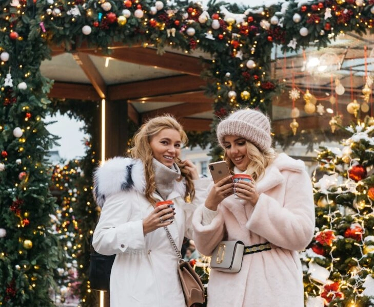 Dos mujeres en Navidad y sin odio a los Reyes Magos