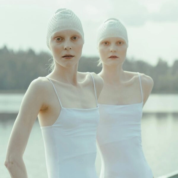 Dos jóvenes a las que no hay que medir el perímetro abdominal