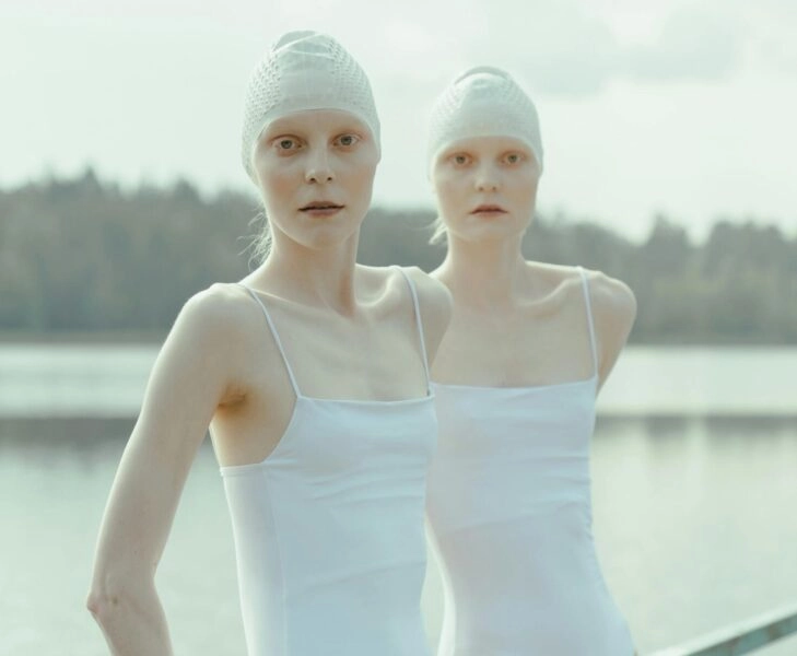 Dos jóvenes a las que no hay que medir el perímetro abdominal