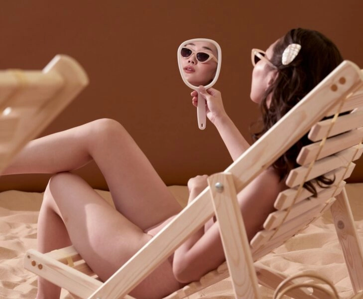 pexels-cottonbro-9750752 Mujer desconoce riesgos dermaplaning