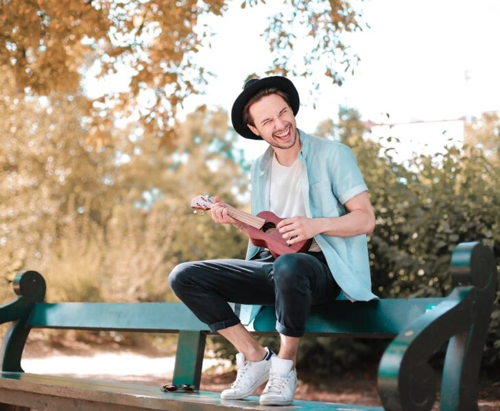 cantar-mejora-sistema-inmunitario Hombre cantando para mejorar sus sistema inminutario