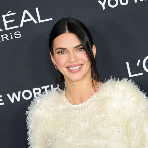 Kendall Jenner niega someterse a tratamientos de medicina estética