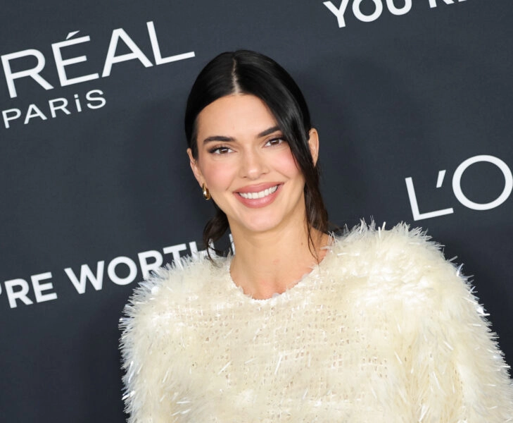 Kendall Jenner niega someterse a tratamientos de medicina estética