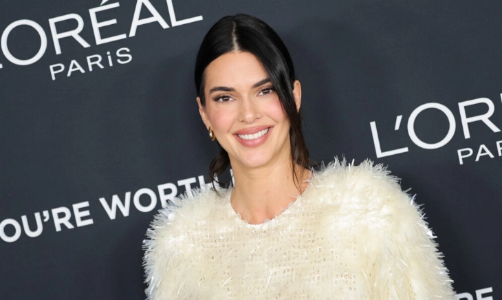 Kendall Jenner niega someterse a tratamientos de medicina estética