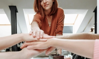 Jefa recuperando la motivación de su equipo