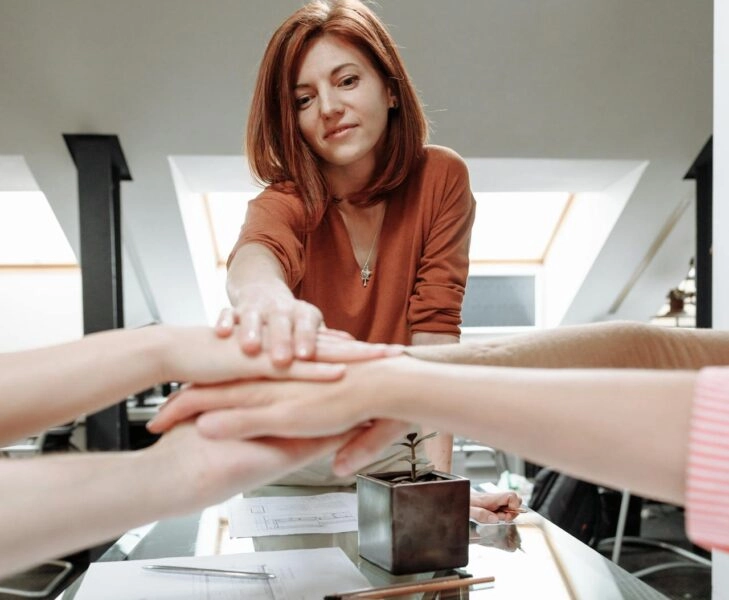 Jefa recuperando la motivación de su equipo