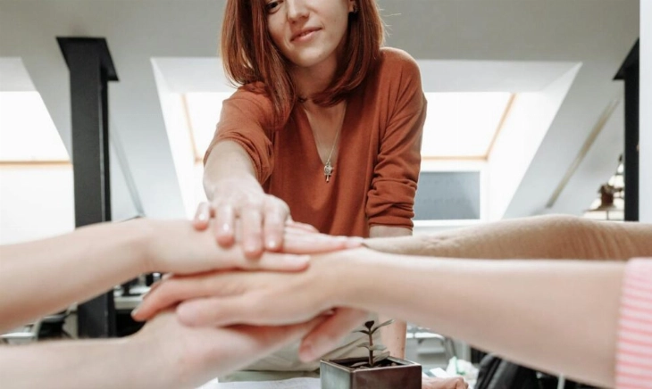 Jefa recuperando la motivación de su equipo