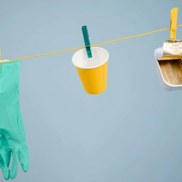 En los supermercados de muchos países europeos existe un sistema paar 'devolver los cascos': depositas los envases usados y te devuelven dinero. FOTO: Mart Production/Pexels.  